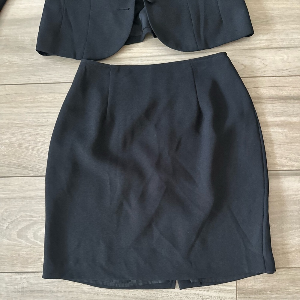 Women’s skirt and jacket set - Picture 7 of 12